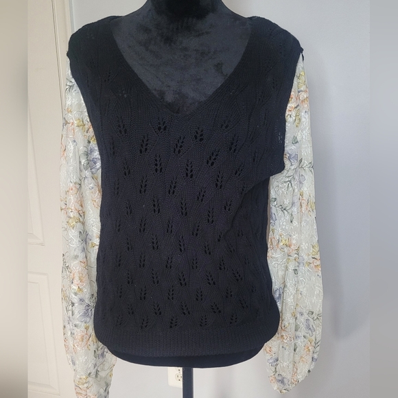 POL Mixed Media Floral Sleeve Black  Top. Size S. NWOT - Picture 3 of 8